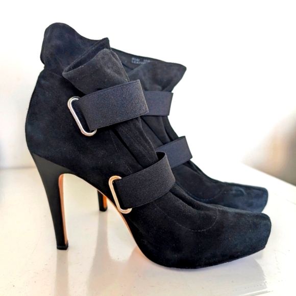 André Assous Black Slip On Suede Ankle Booties size 9.5 - Picture 1 of 7